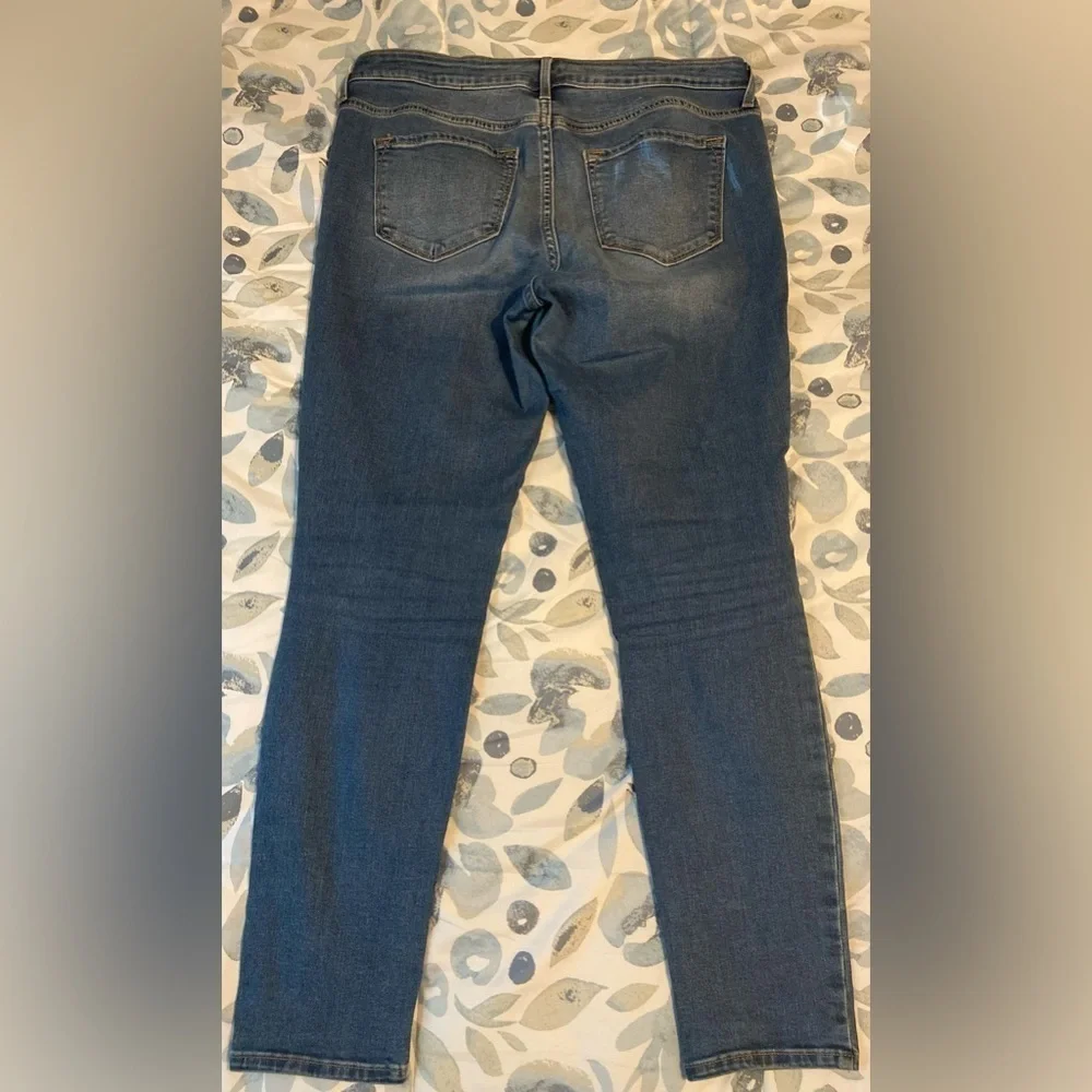 Old Navy Rock Star Mid Rise Jeans 8 Short